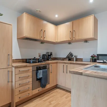 Heart Of Centre Luxury With Secure Underground Parking