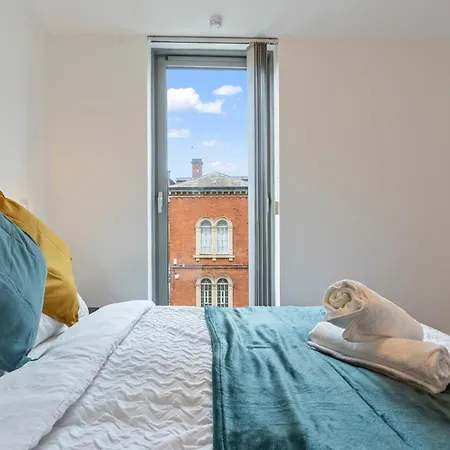 Heart Of Centre Luxury With Secure Underground Parking Apartment *