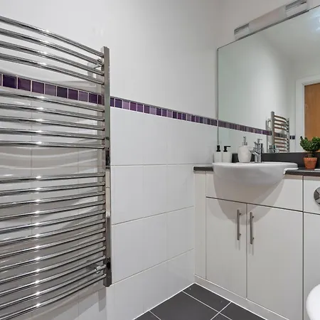 Heart Of Centre Luxury With Secure Underground Parking * Birmingham