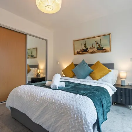 Heart Of Centre Luxury With Secure Underground Parking * Birmingham
